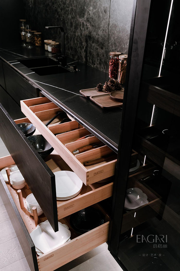 �����ȫ�ݶ��Ƴ���